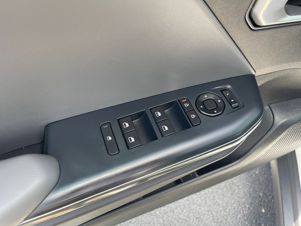 Used 2025 White Kia LX image 11