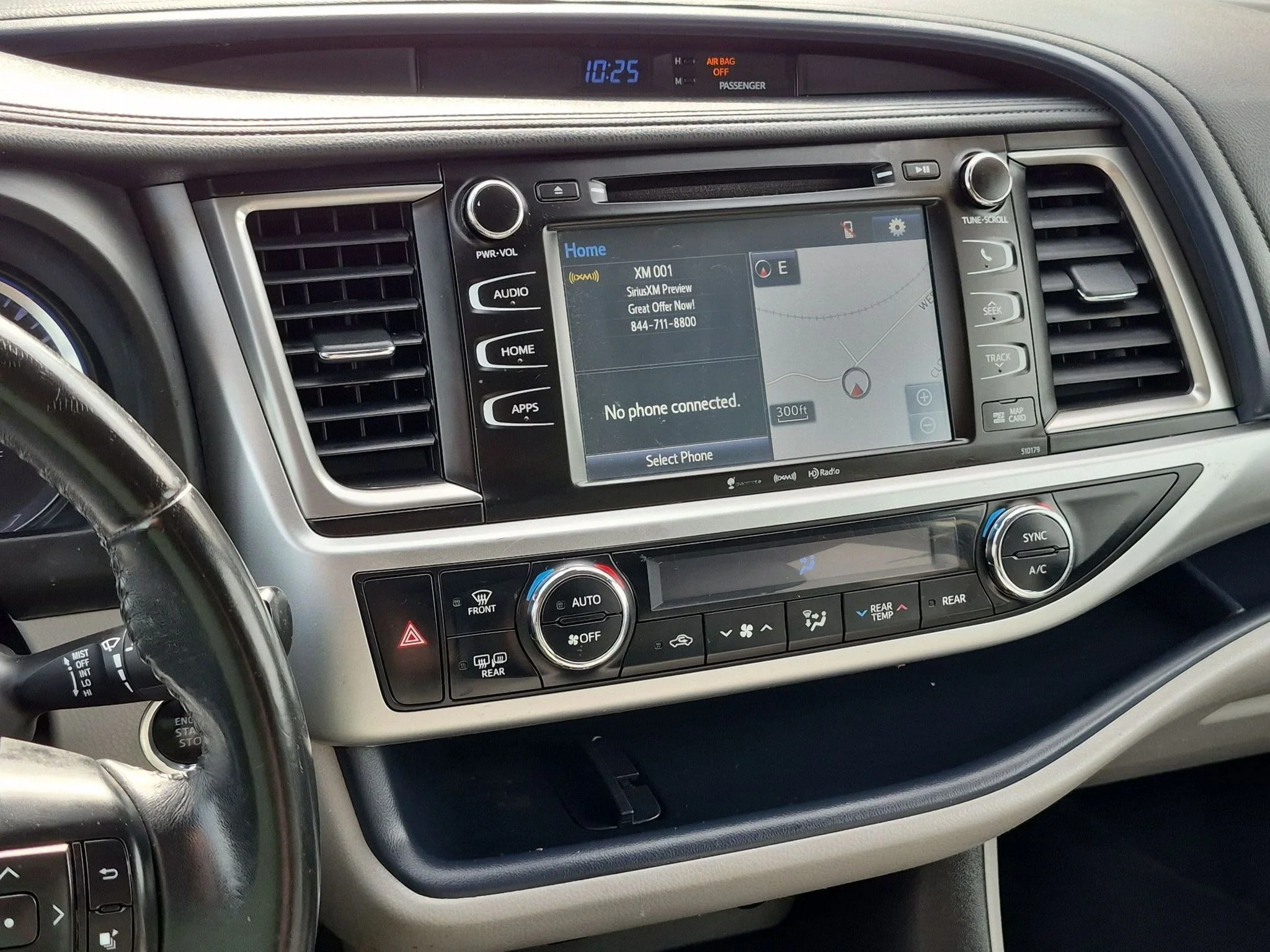 Used 2018 Blizzard Pearl Toyota XLE image 15