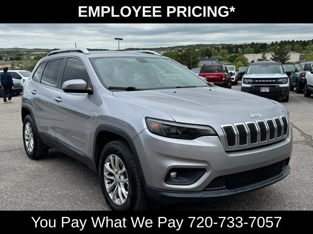Used 2019 Silver Jeep Latitude image 9