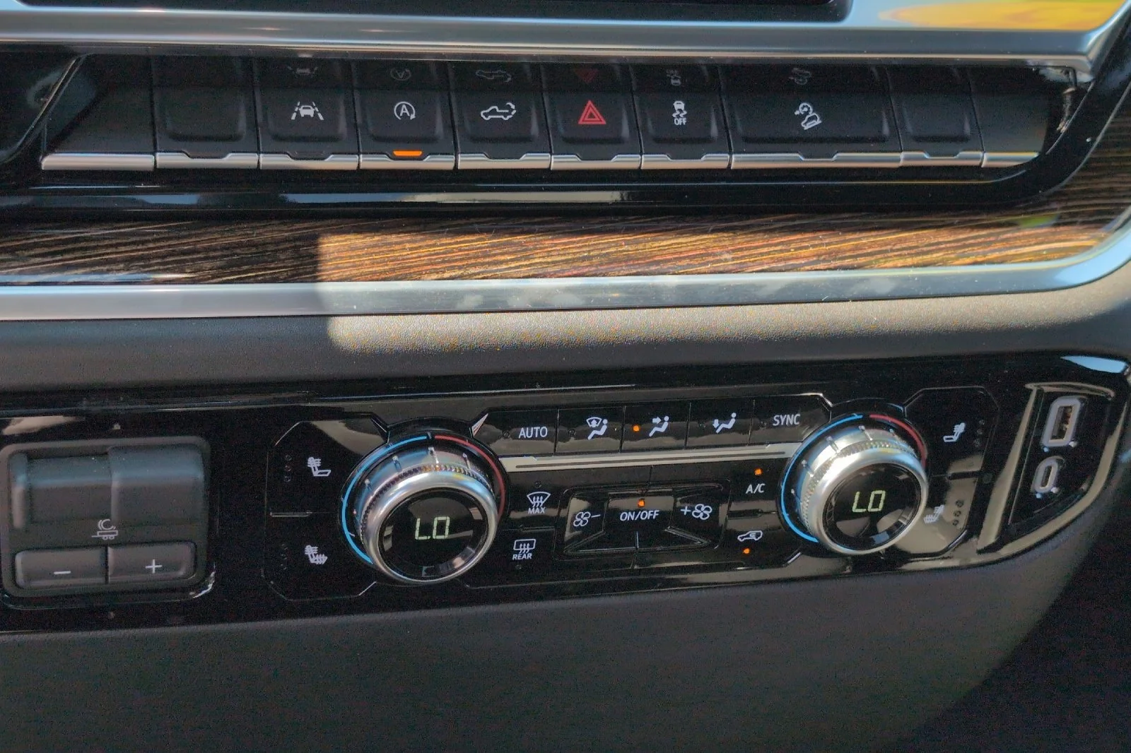 New 2025 Onyx Black GMC Elevation image 20
