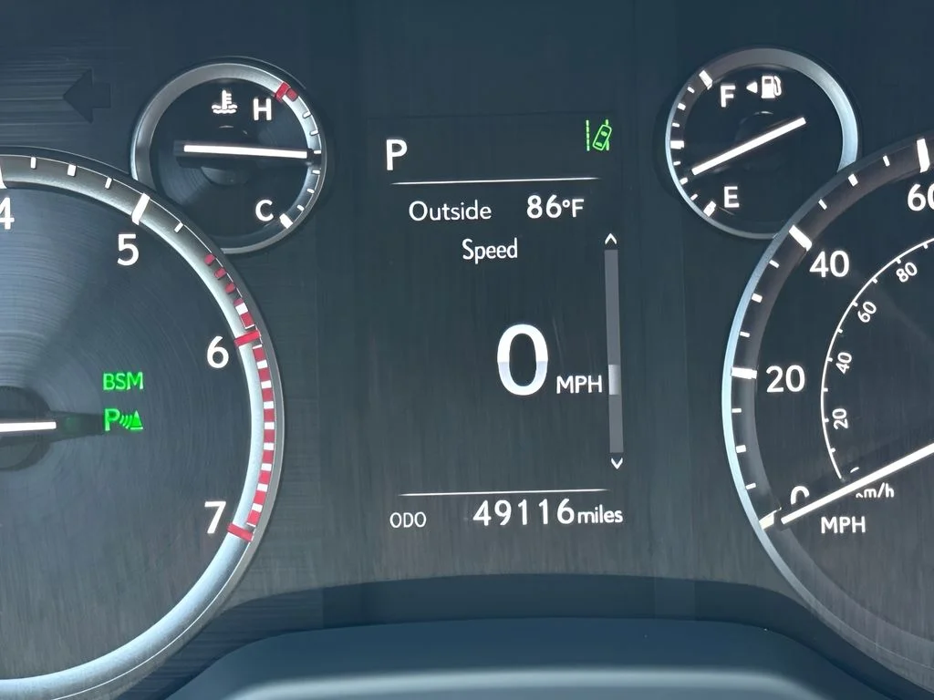 Used 2022 Black Lexus 460 image 17