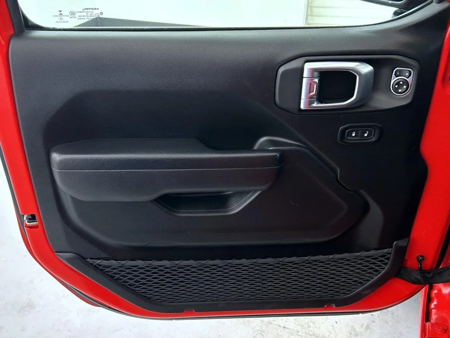 Used 2023 Red Jeep Sport S image 9