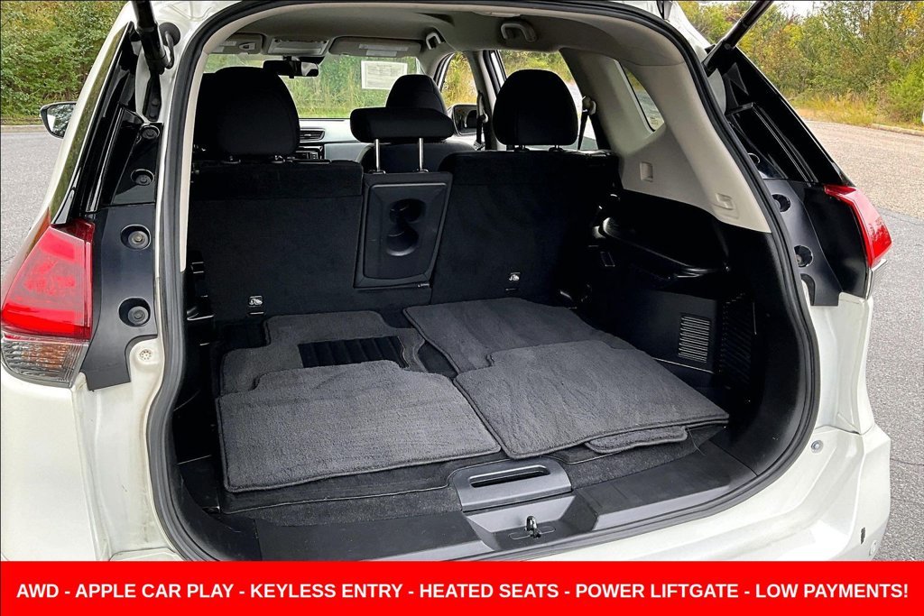 Used 2019 White Nissan SV image 27