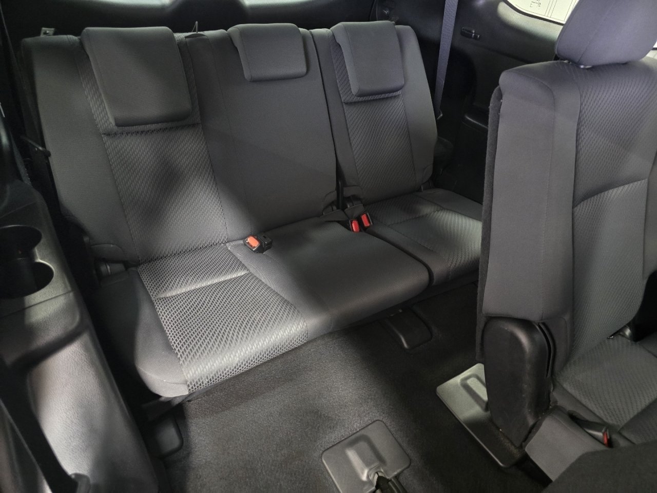 2019 Toyota Highlander LE - Photo 17
