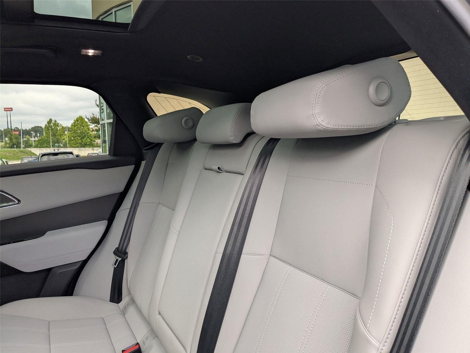 Used 2026  Land Rover S image 27