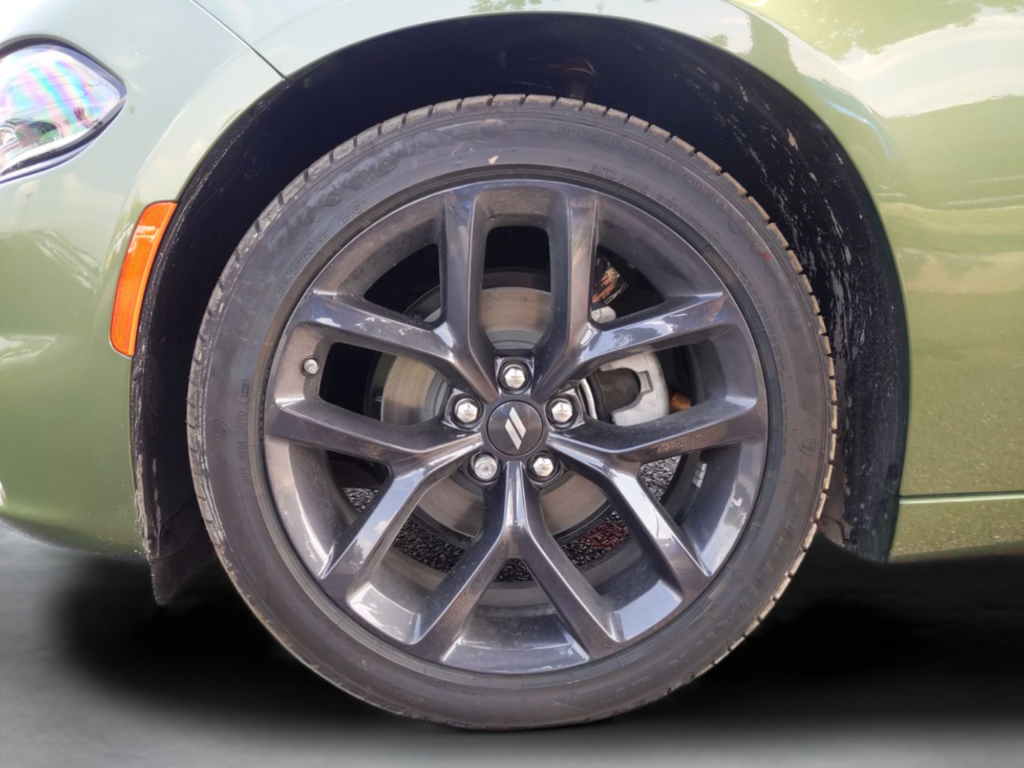 Used 2022 Green Dodge SXT image 31