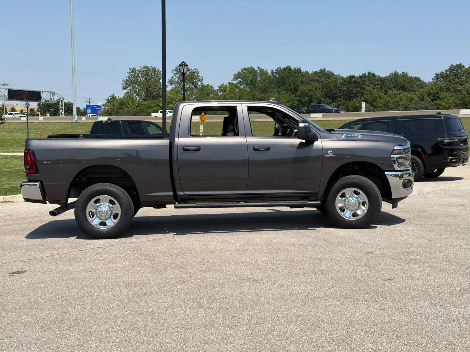New 2026 Granite Crystal Metallic Clearcoat Ram Tradesman image 12