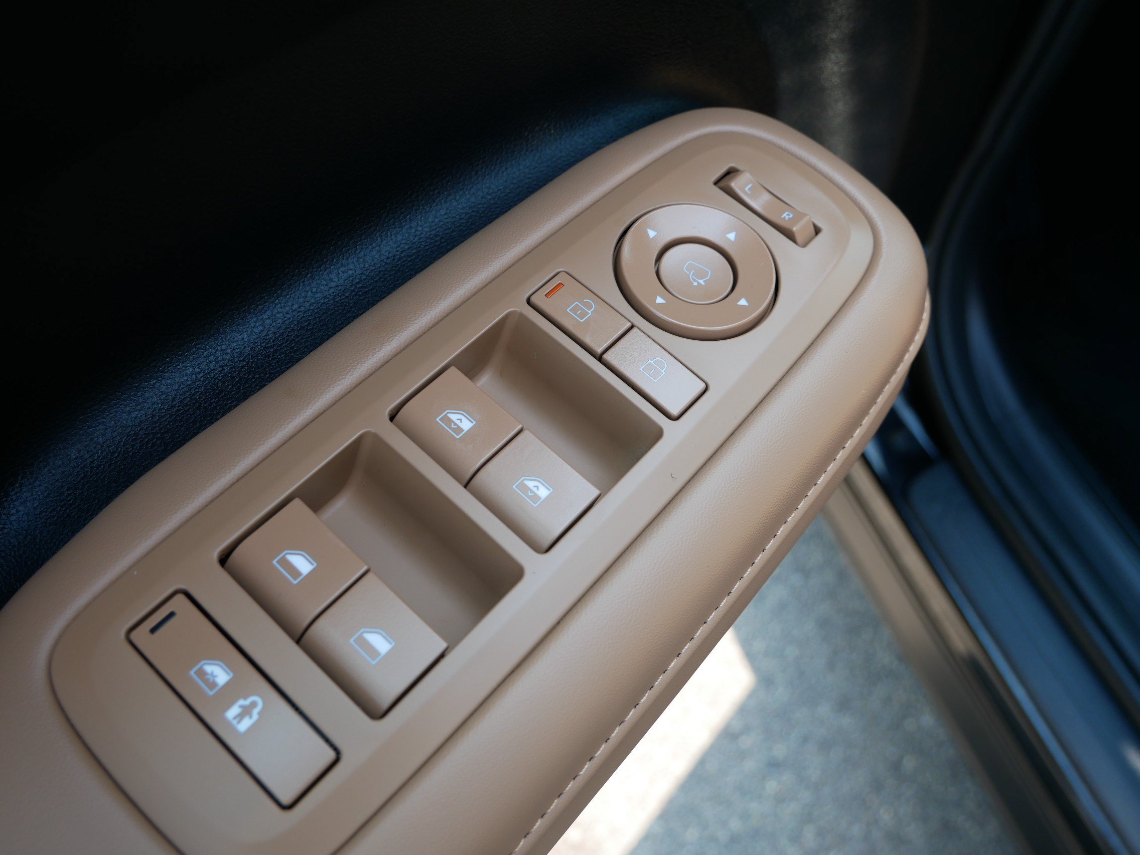2026 Hyundai Santa Fe Limited - Photo 19