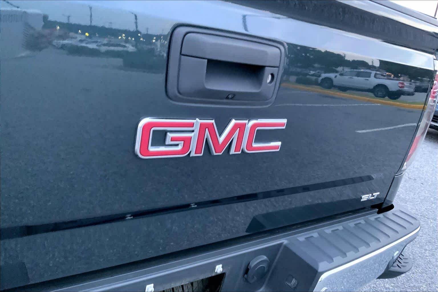 Used 2018 Dark Slate Metallic GMC SLT image 30