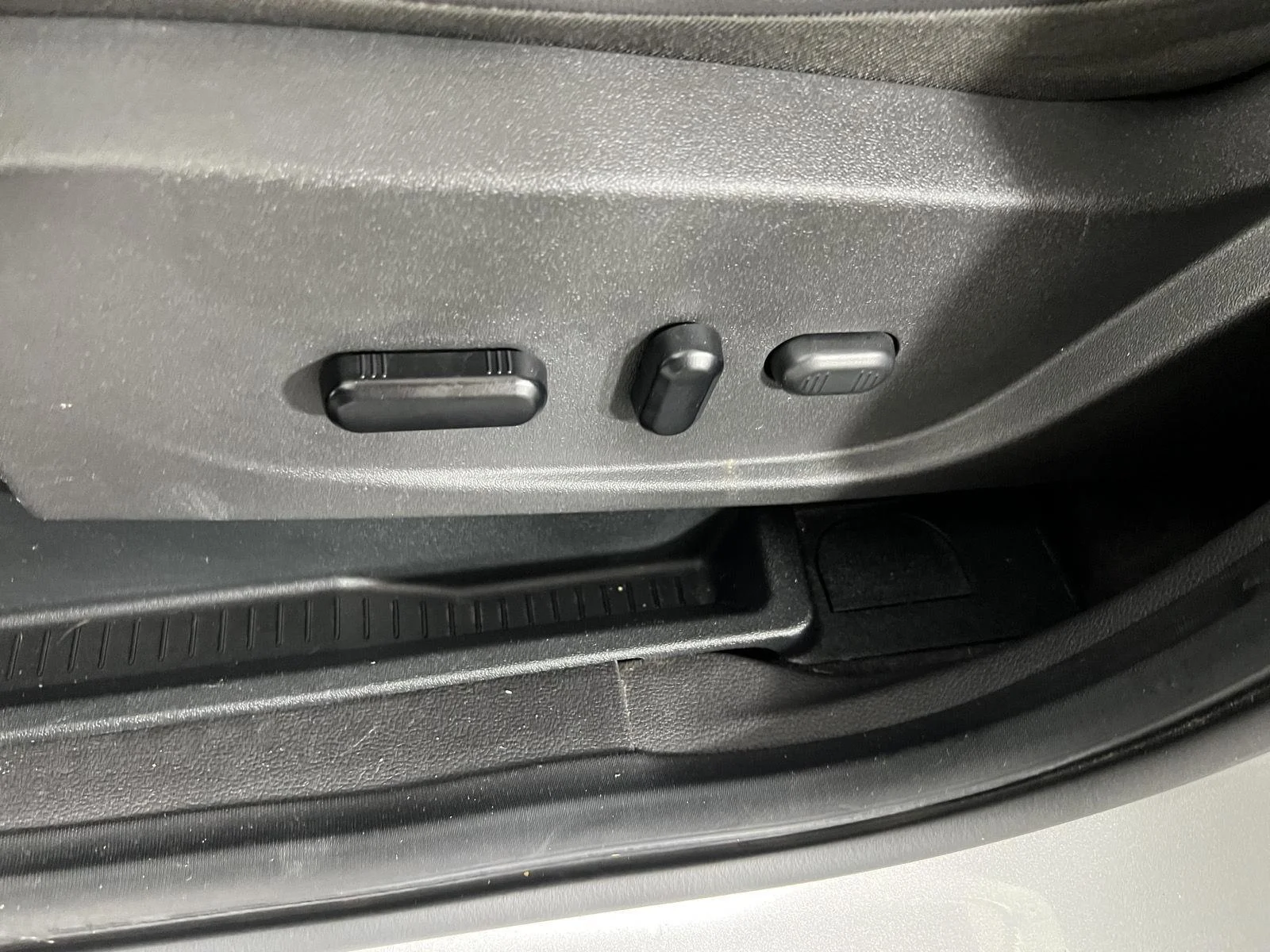 Used 2019 Ingot Silver Ford Titanium image 14