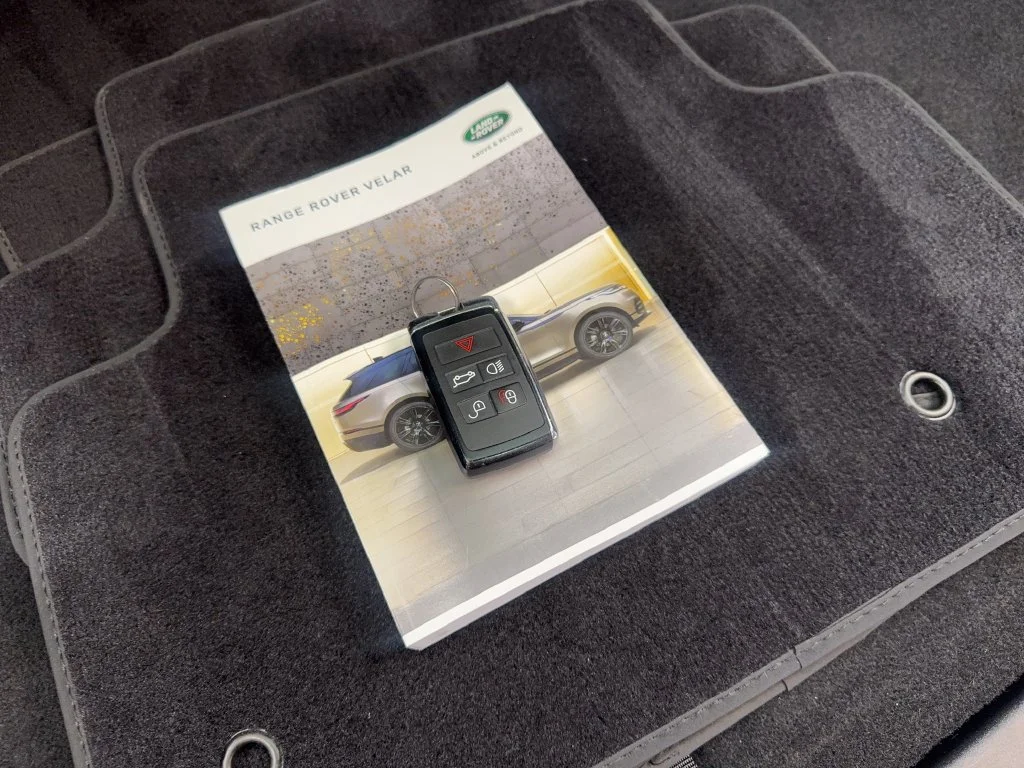 Used 2023 White Land Rover R-Dynamic S image 84