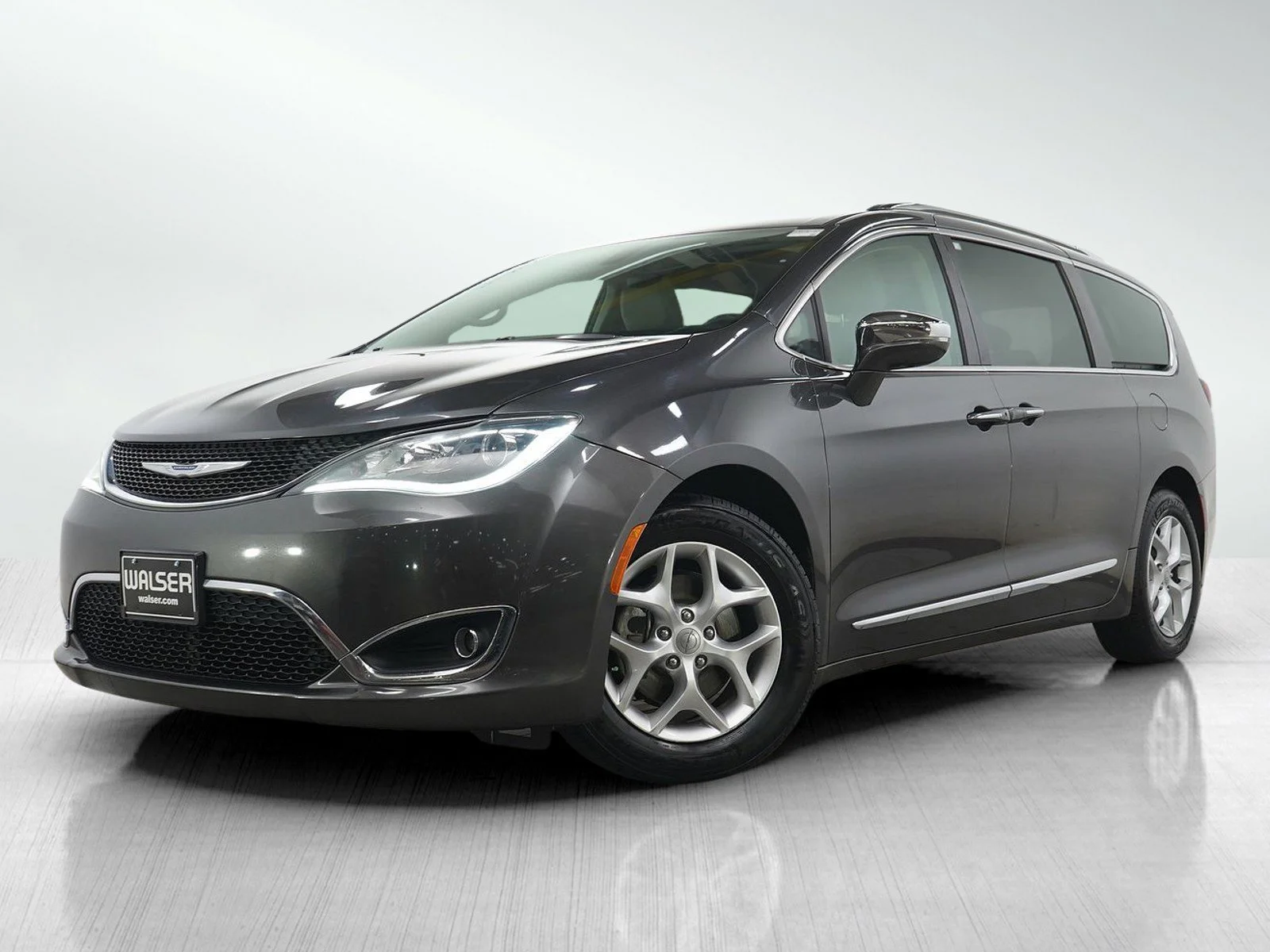 2020 Chrysler Pacifica Limited's photo