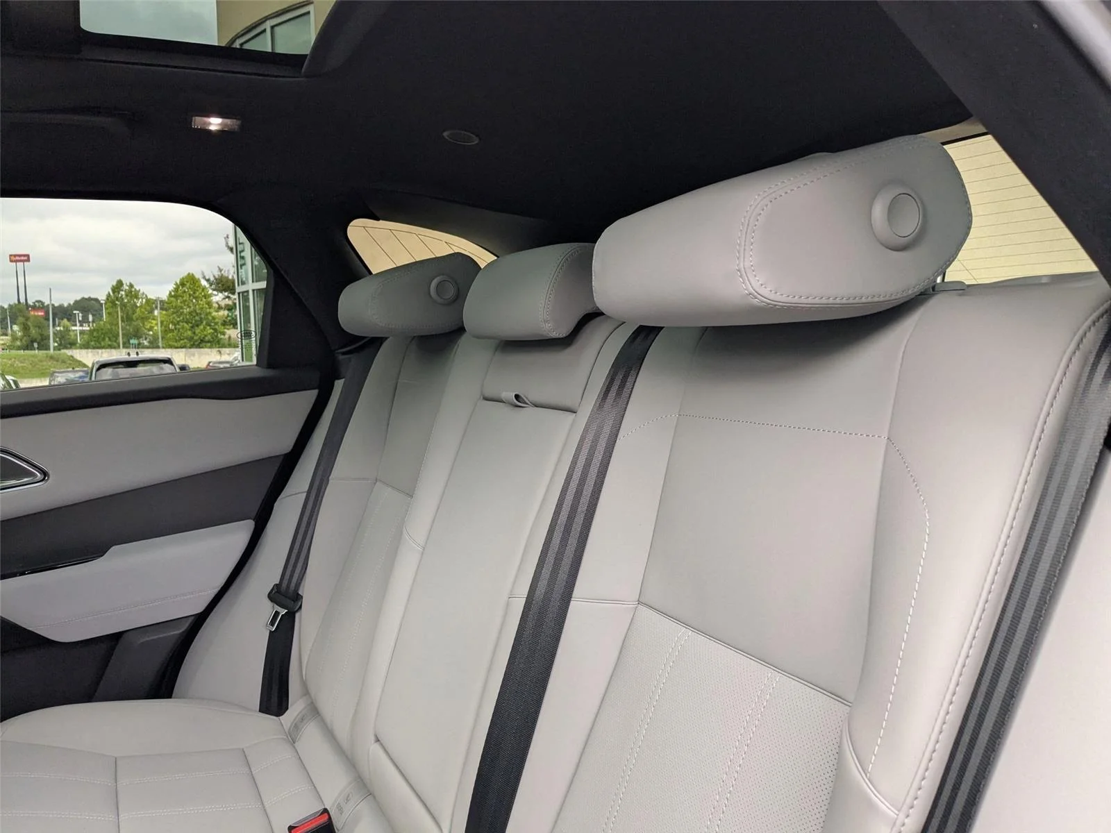 Used 2026  Land Rover S image 27
