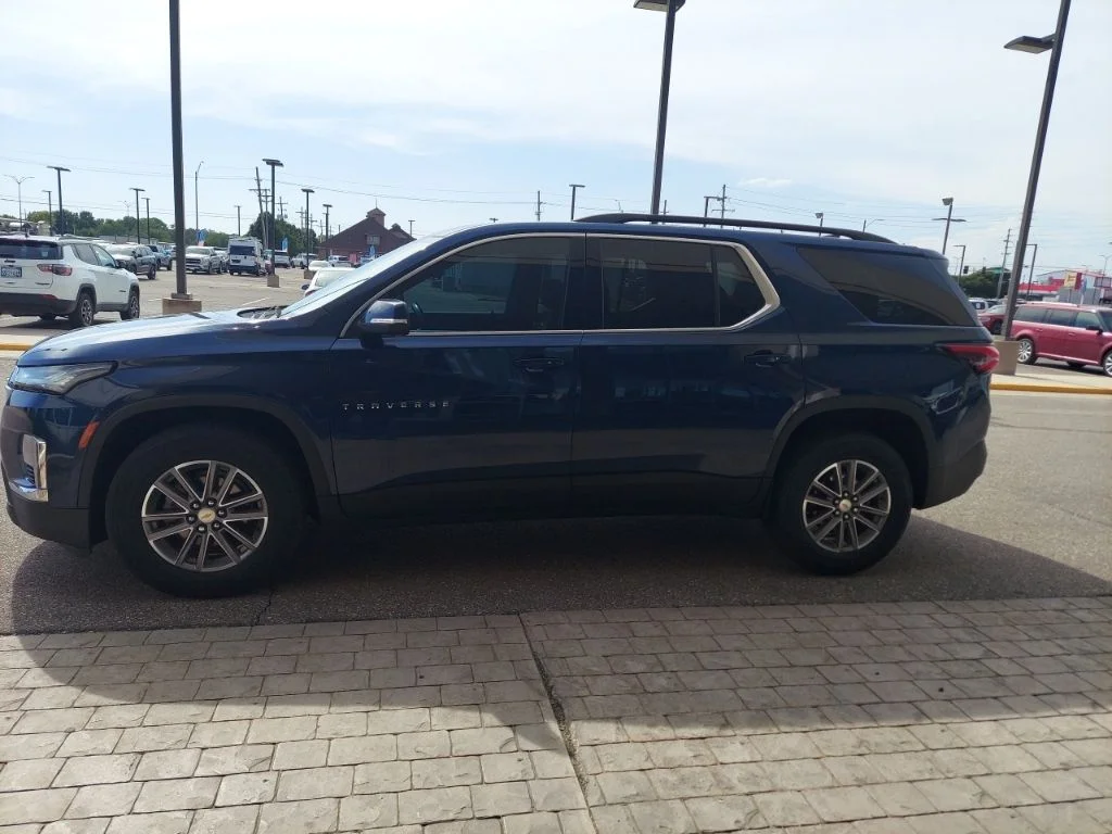 Used 2022 Blue Chevrolet LT image 4