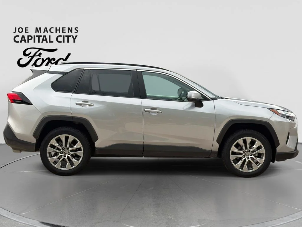 Used 2022 Silver Toyota XLE Premium image 3