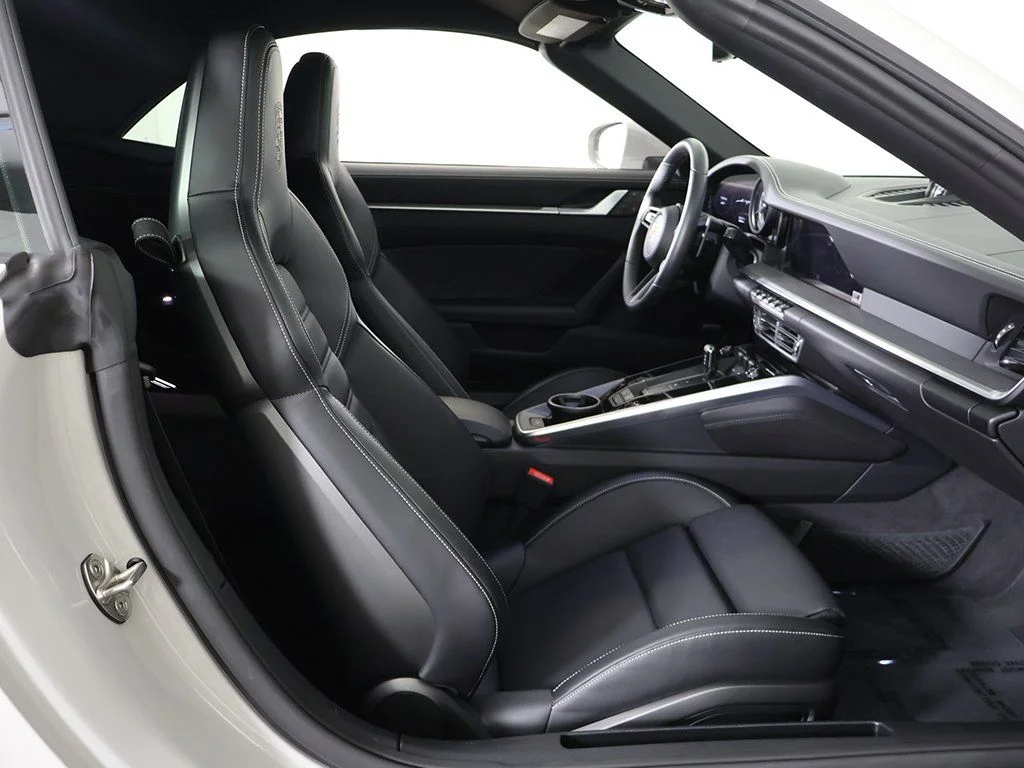 Used 2023 Chalk Porsche Turbo image 32