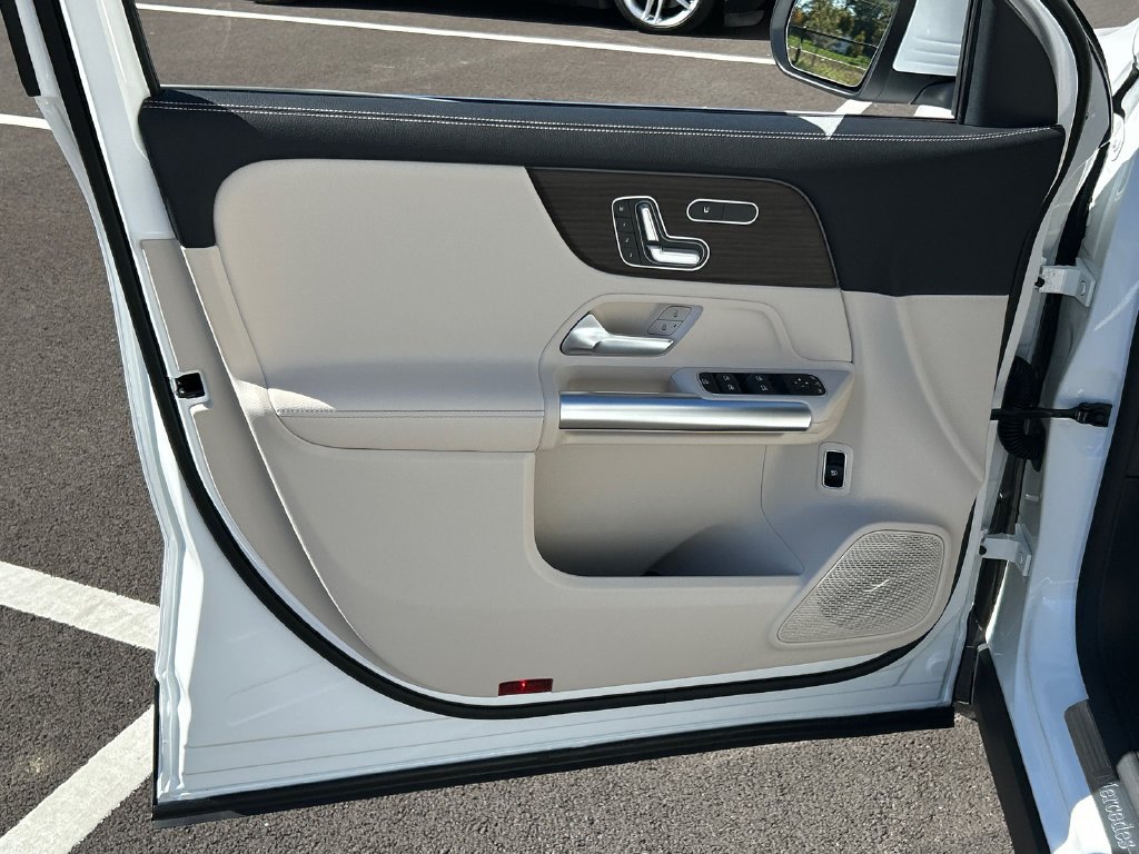 New 2026 Polar White Mercedes-Benz GLA 250 image 10
