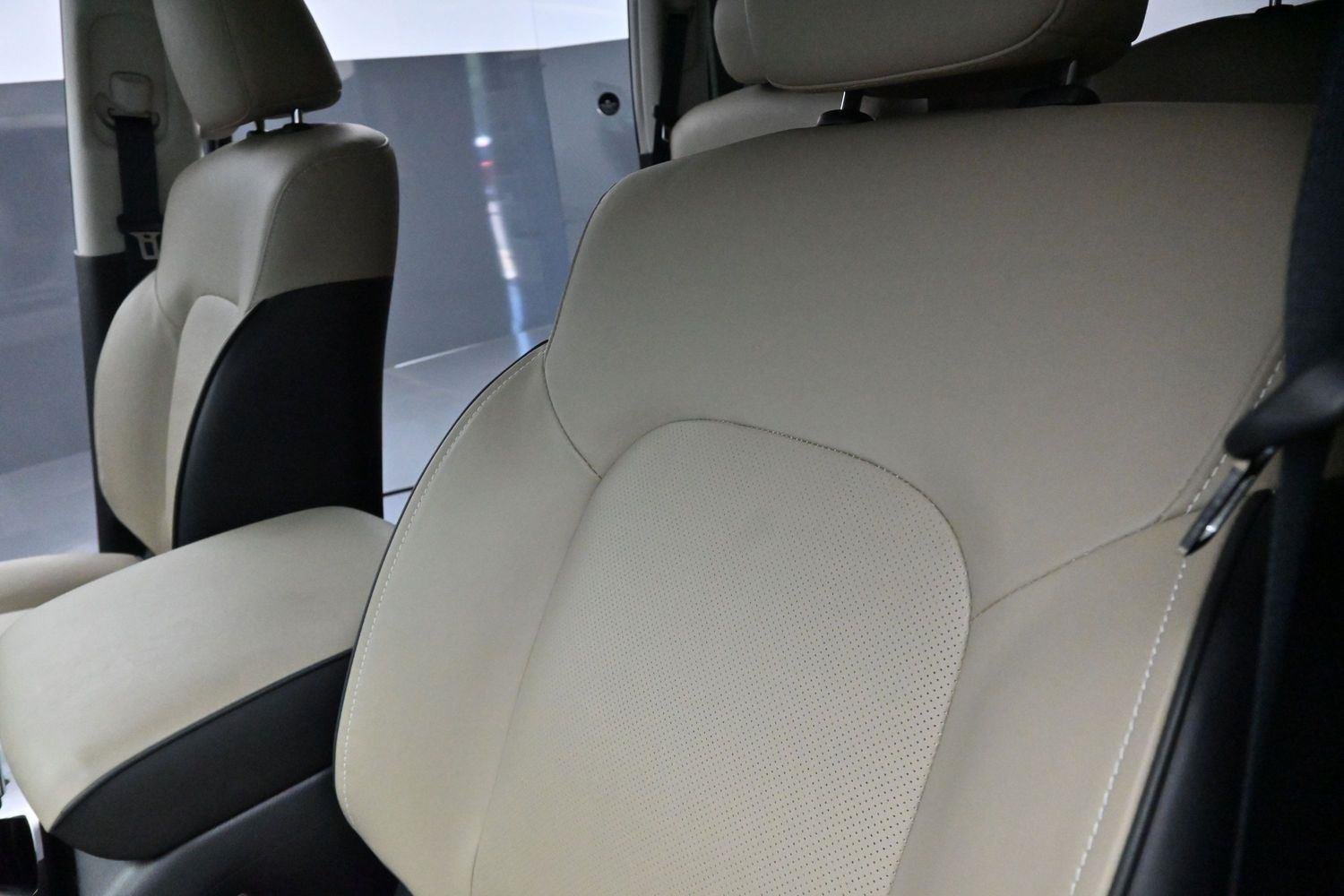 Used 2023 Moonstone White INFINITI PREMIUM SELECT image 17