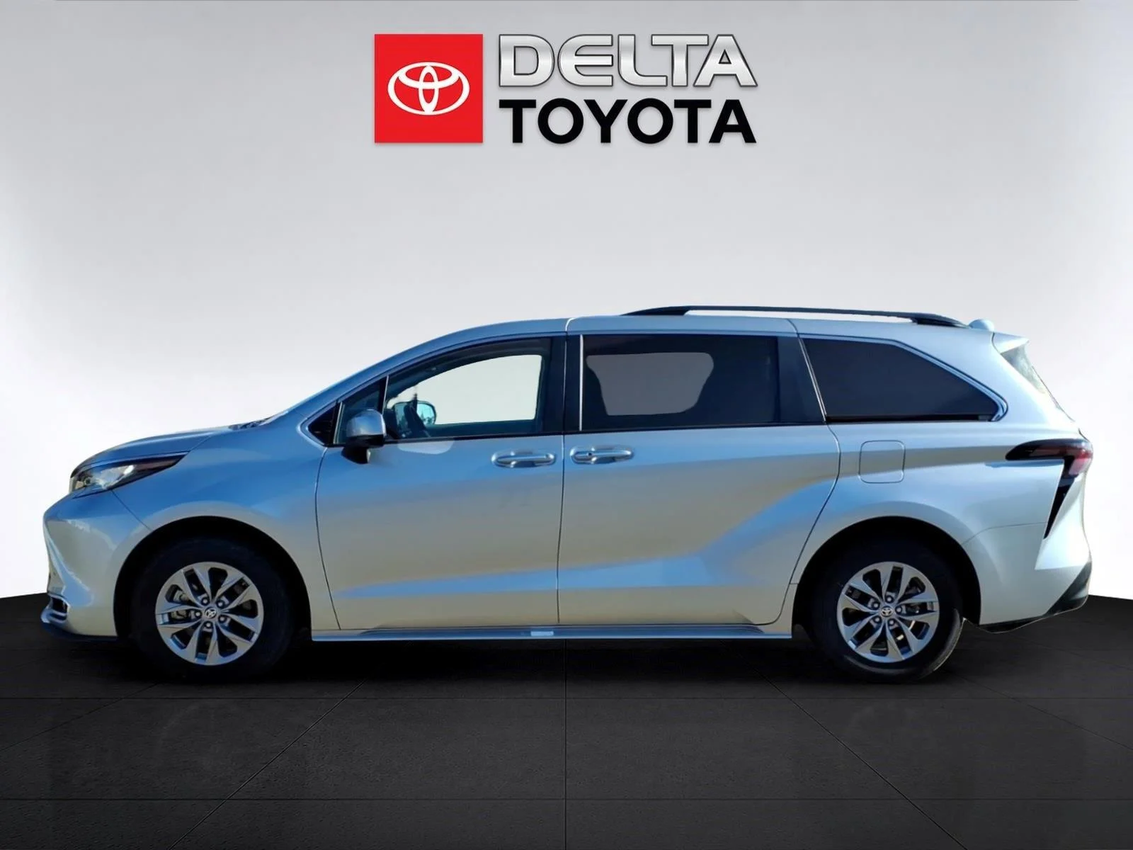 Used 2023 Celestial Silver Metallic Toyota XLE 7-Passenger image 2
