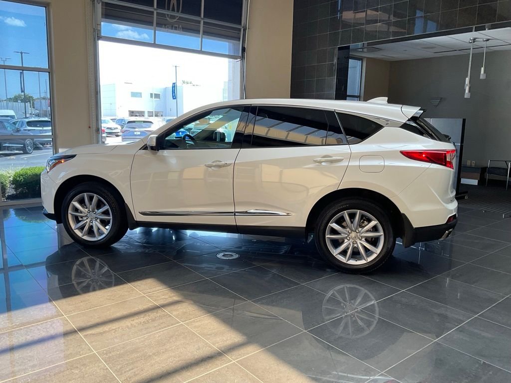 Used 2024  Acura Base image 5