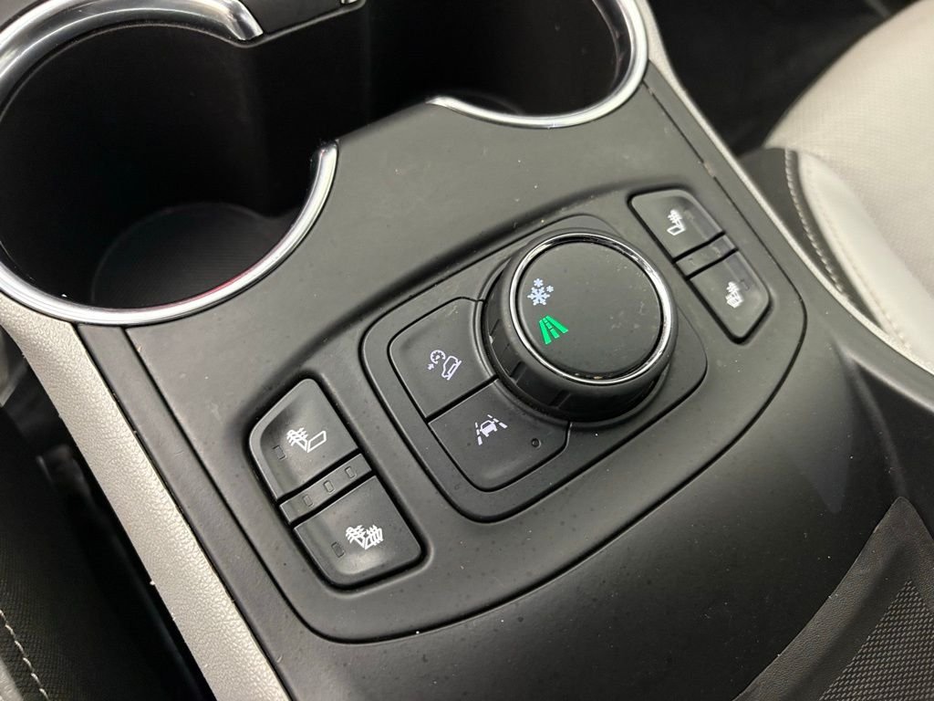 Used 2024 White GMC SLT image 41