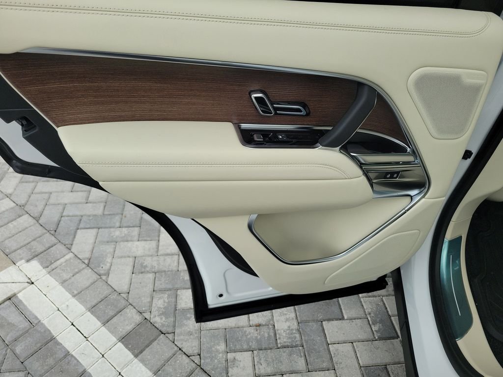 New 2026 Ostuni Pearl White Land Rover SE image 22