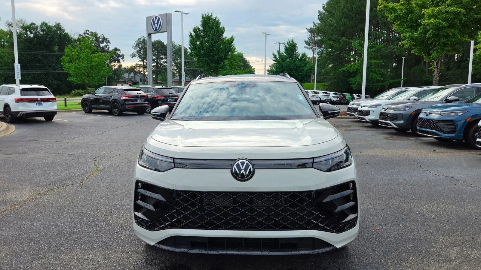 New 2026 Sandstone Volkswagen SE R-Line Black image 9