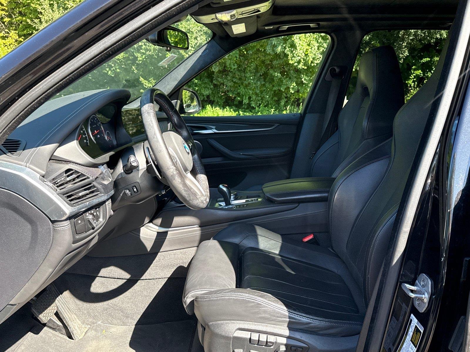 Used 2018 Black Sapphire Metallic BMW  image 11