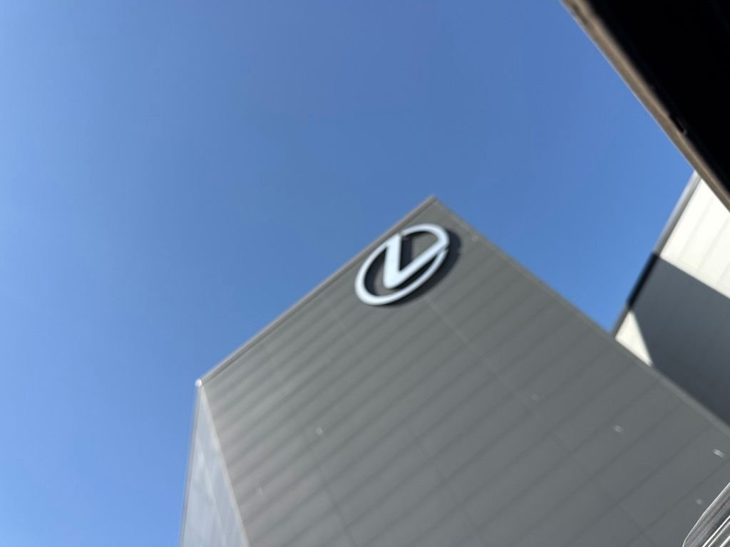 Used 2016  Lexus 350 image 9