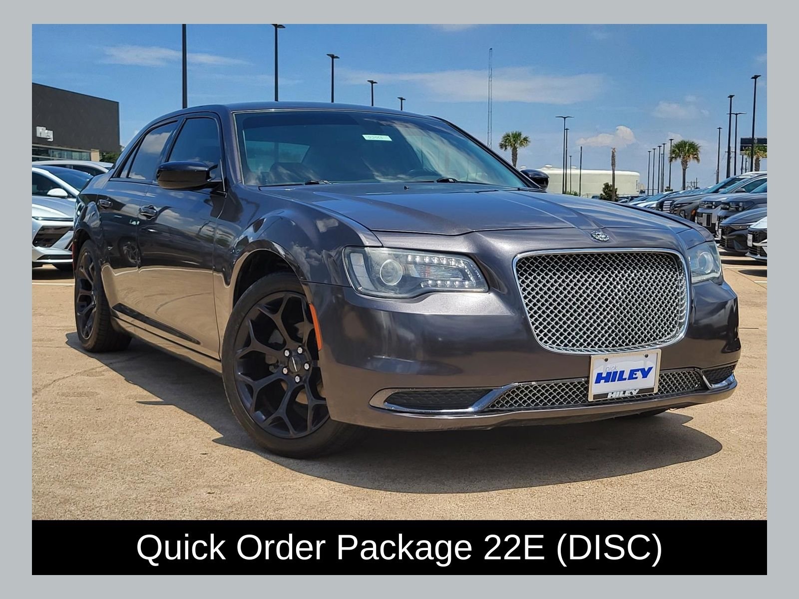 2019 Chrysler 300 Touring's photo