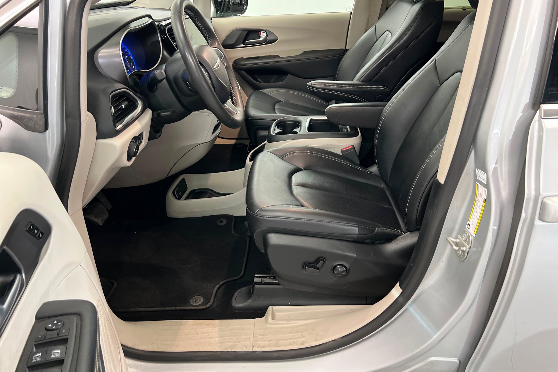 2024 Chrysler Pacifica Touring L - Photo 18