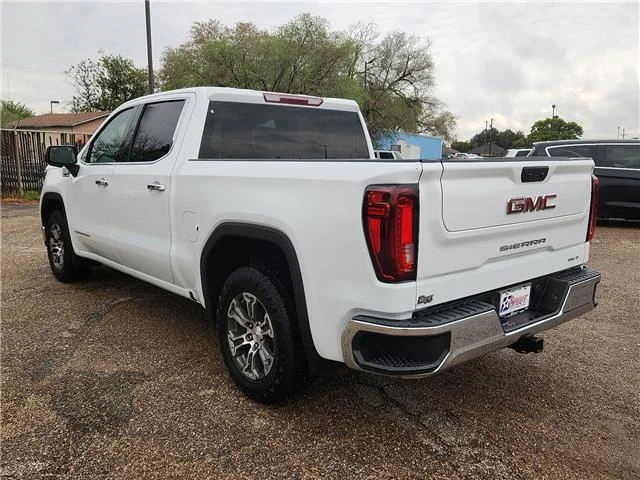 Used 2025 White GMC SLT 4x2 Crew Cab 5.75 ft. box 147.4 in. WB image 3