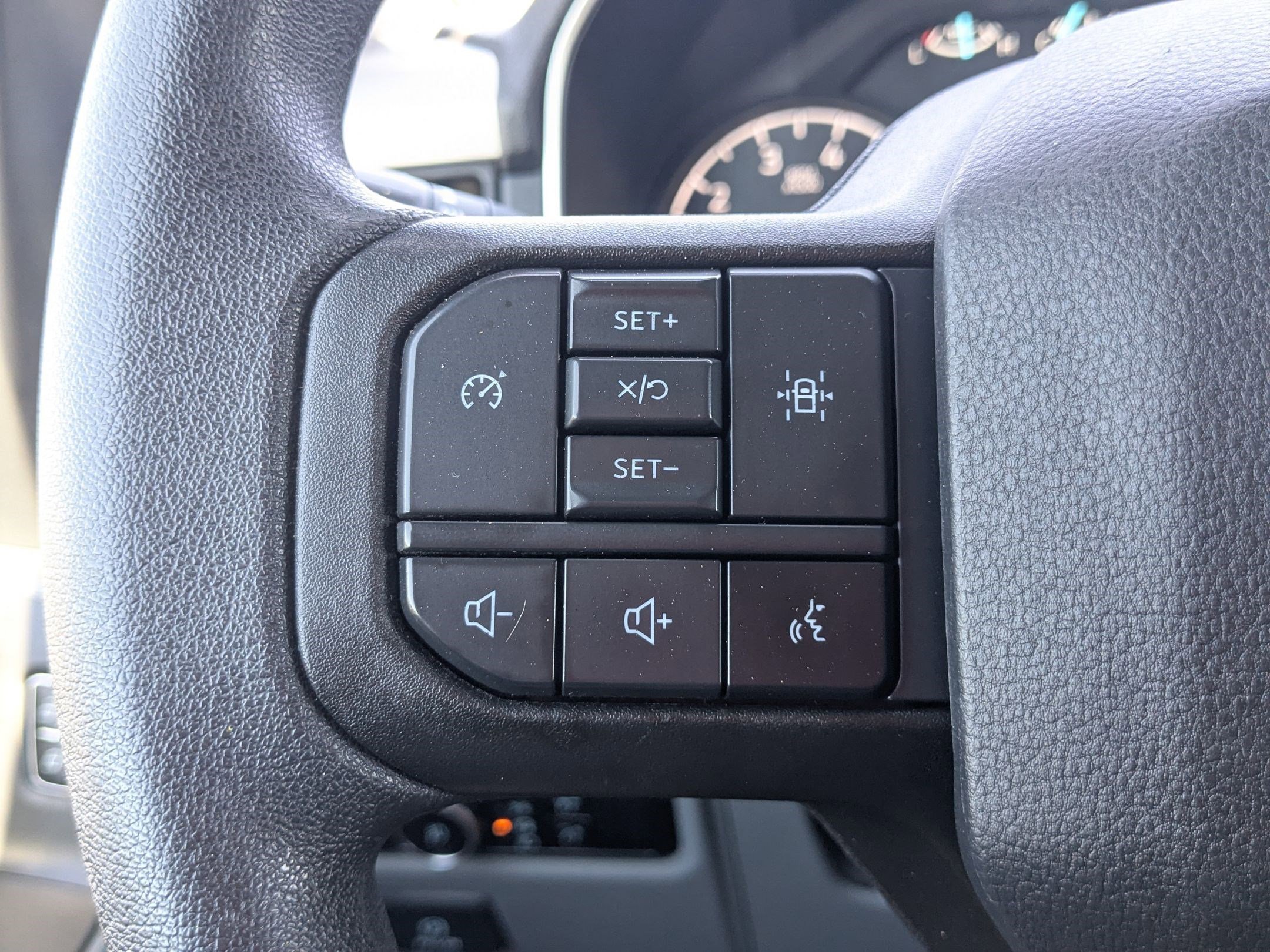 Used 2023 Oxford White Ford XLT image 18