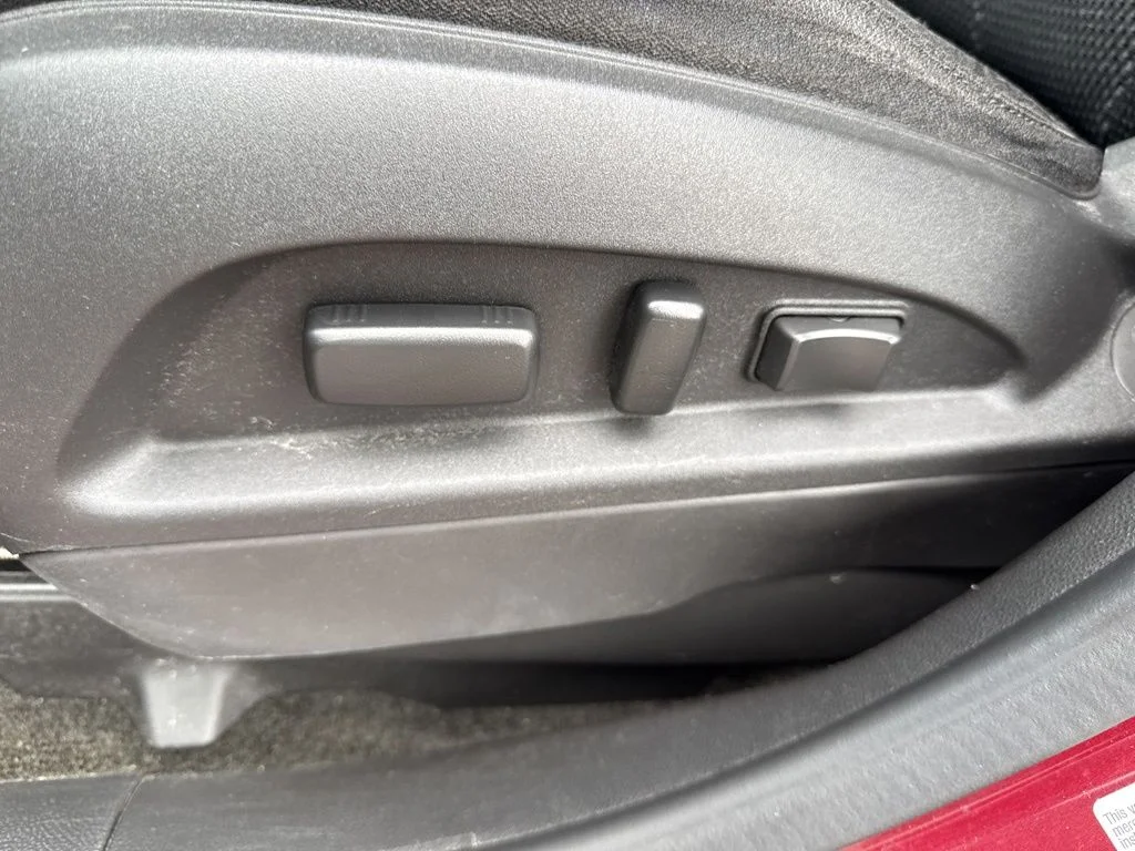 Used 2017 Red GMC SLE-2 image 22