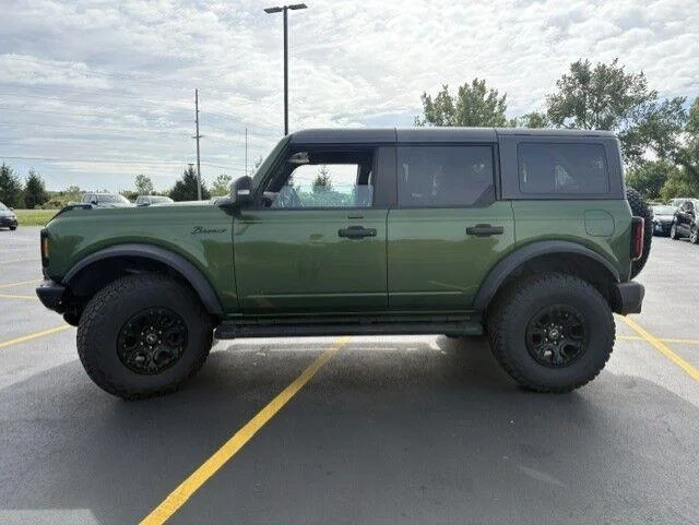 Used 2022 Eruption Green Ford Wildtrak Advanced image 9