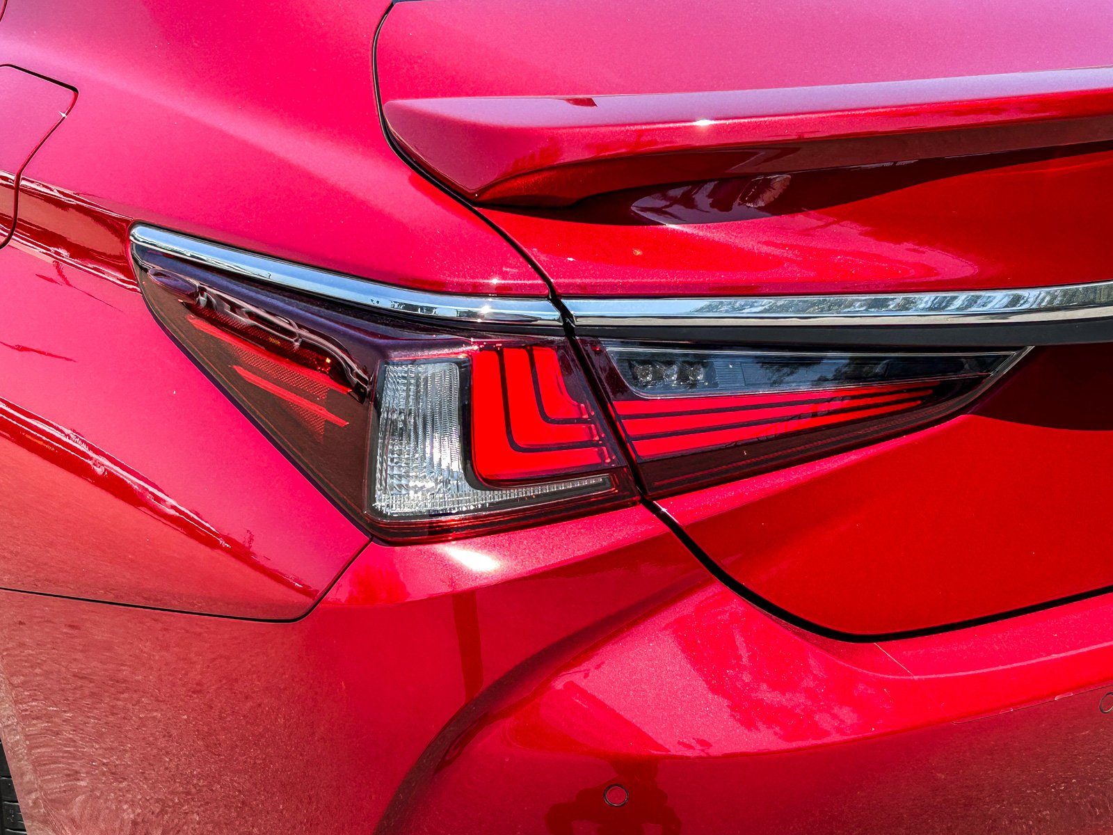 Used 2025 MATADOR RED MICA Lexus ES 300H PREMIUM image 9