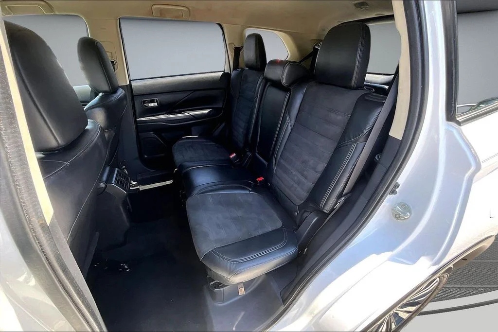 Certified Used 2020  Mitsubishi SE image 22