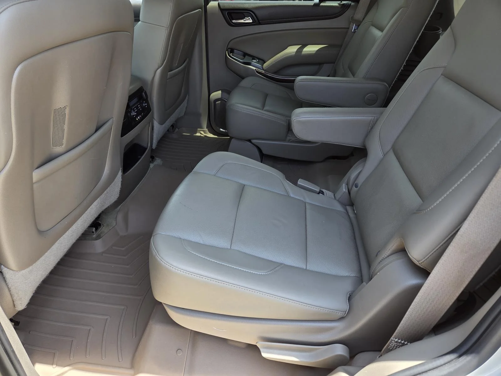 Used 2015 CHAMPAGNE SILVER METALLIC GMC SLT image 34