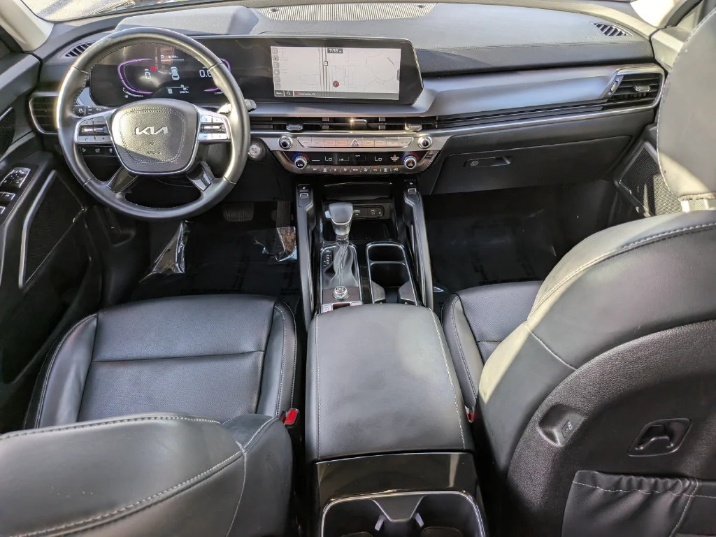 Used 2025 Black Kia S image 12