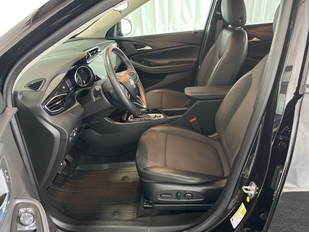 Used 2023 Black Buick Select image 3