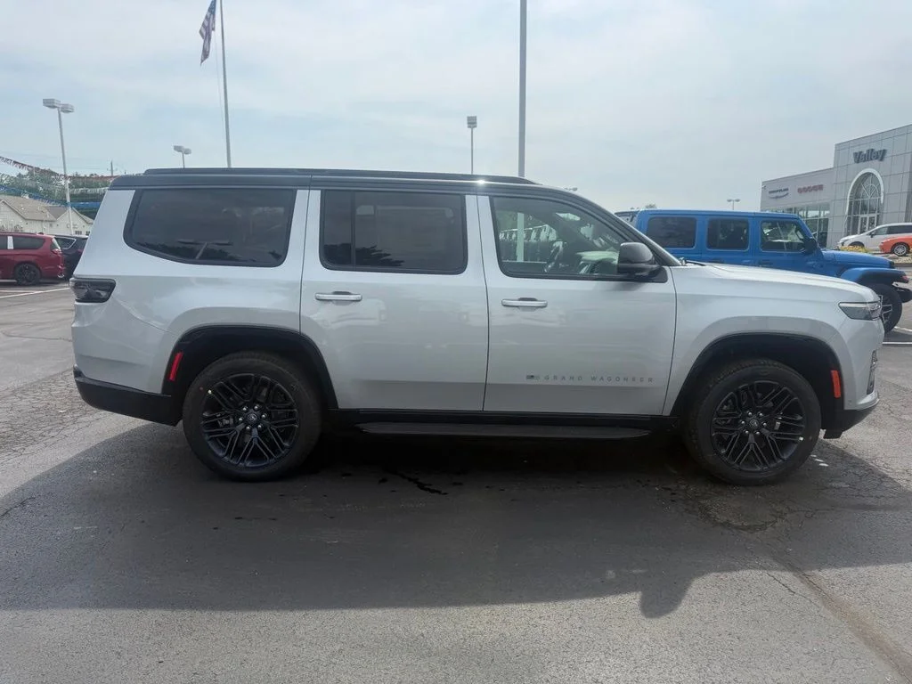 New 2026 Silver-Zynith Exterior Paint Jeep 85th Anniversary Edition image 2
