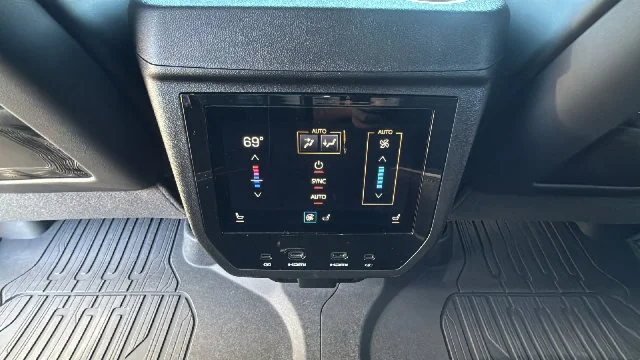 2027 GMC Yukon Denali Ultimate - Photo 25