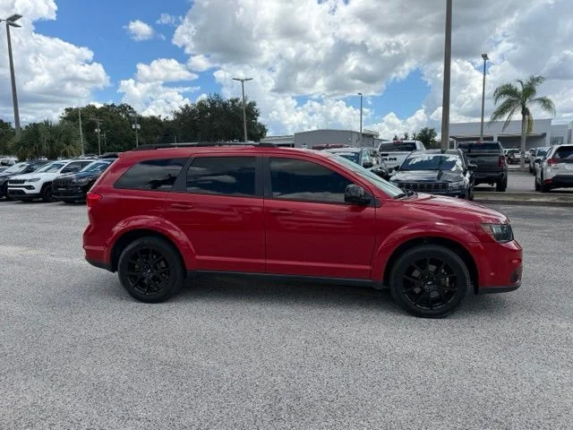 Used 2018 Red Dodge SXT image 4