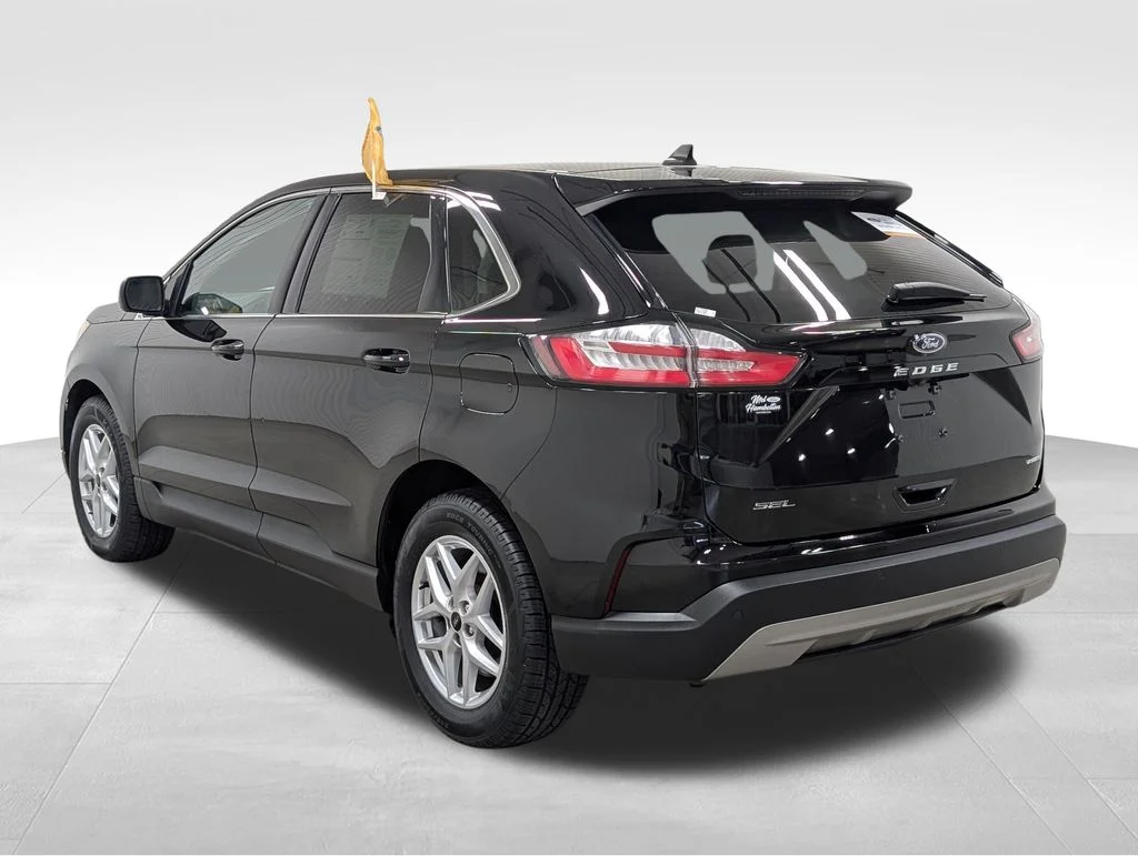 Certified Used 2024 Agate Black Metallic Ford SEL image 21