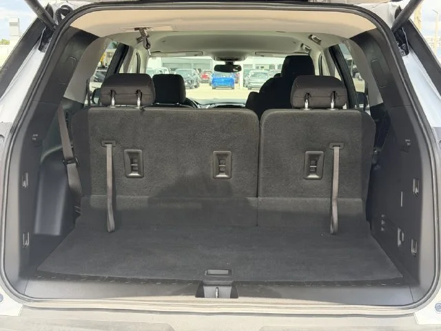 Used 2020 SILVER ICE METALLIC Chevrolet LT Cloth image 13