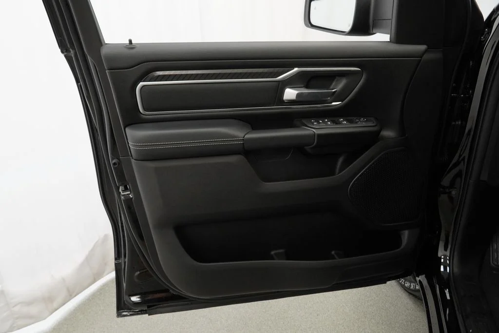 New 2026 Diamond Black Crystal Pearl-Coat Exterior Paint RAM Big Horn/Lone Star image 26