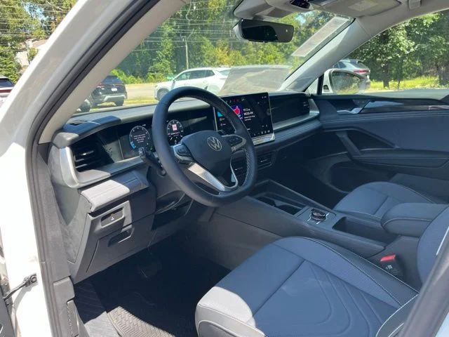 New 2026 White/off-white Volkswagen 2.0T SE image 6