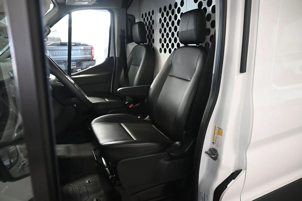 New 2026 Oxford White Ford Base image 10