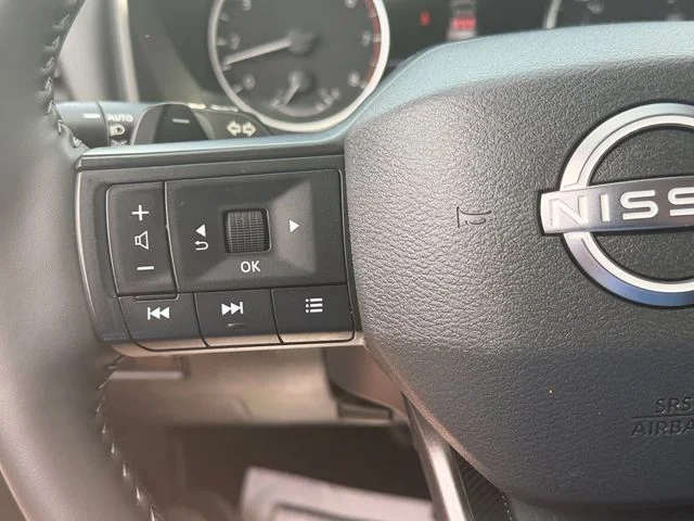Used 2025 White Nissan SV image 17