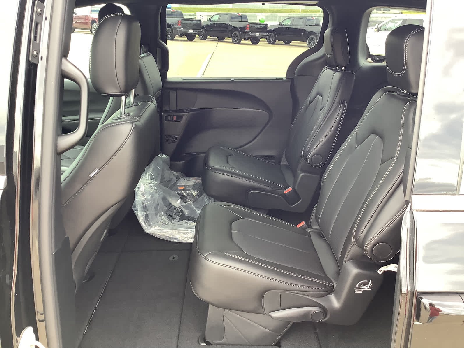 2026 Chrysler Pacifica Select - Photo 14